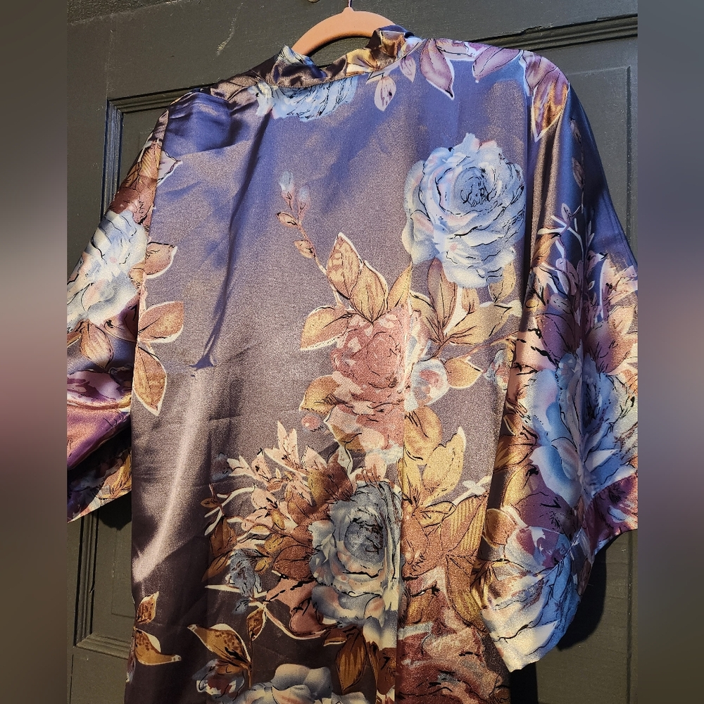 NWT Floral Kimono Robe - Picture 8 of 11